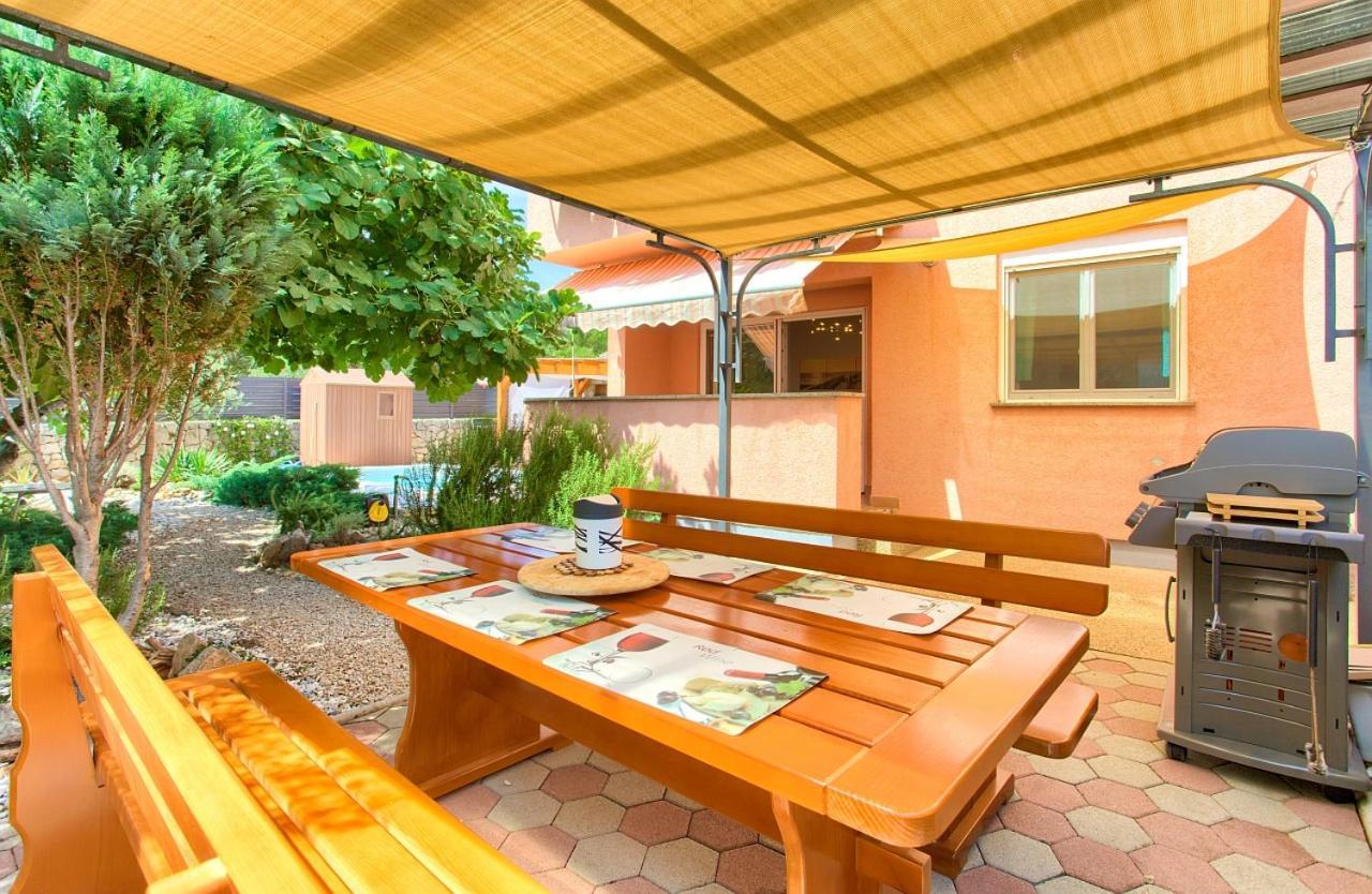 Apartman Bor Krk Krk Town Exterior foto